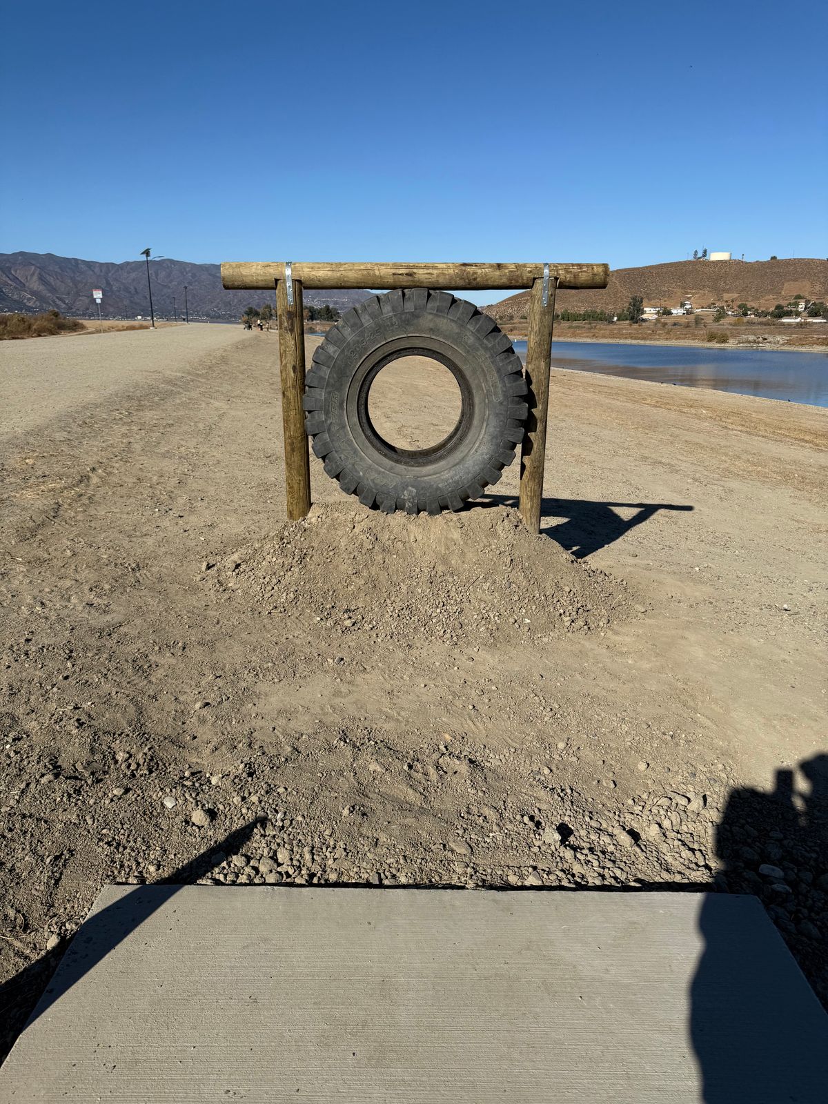 HOLE 8 TEE PAD "THE TIRE" - MANDATORY THROUGH THE TIRE - RE-TEE TAKE A PENALTY EACH TIME MISSED
