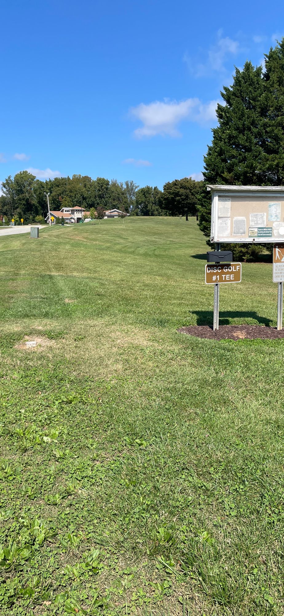No physical tees on front 9, course could really use some love