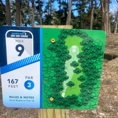 Tee sign of hole 9