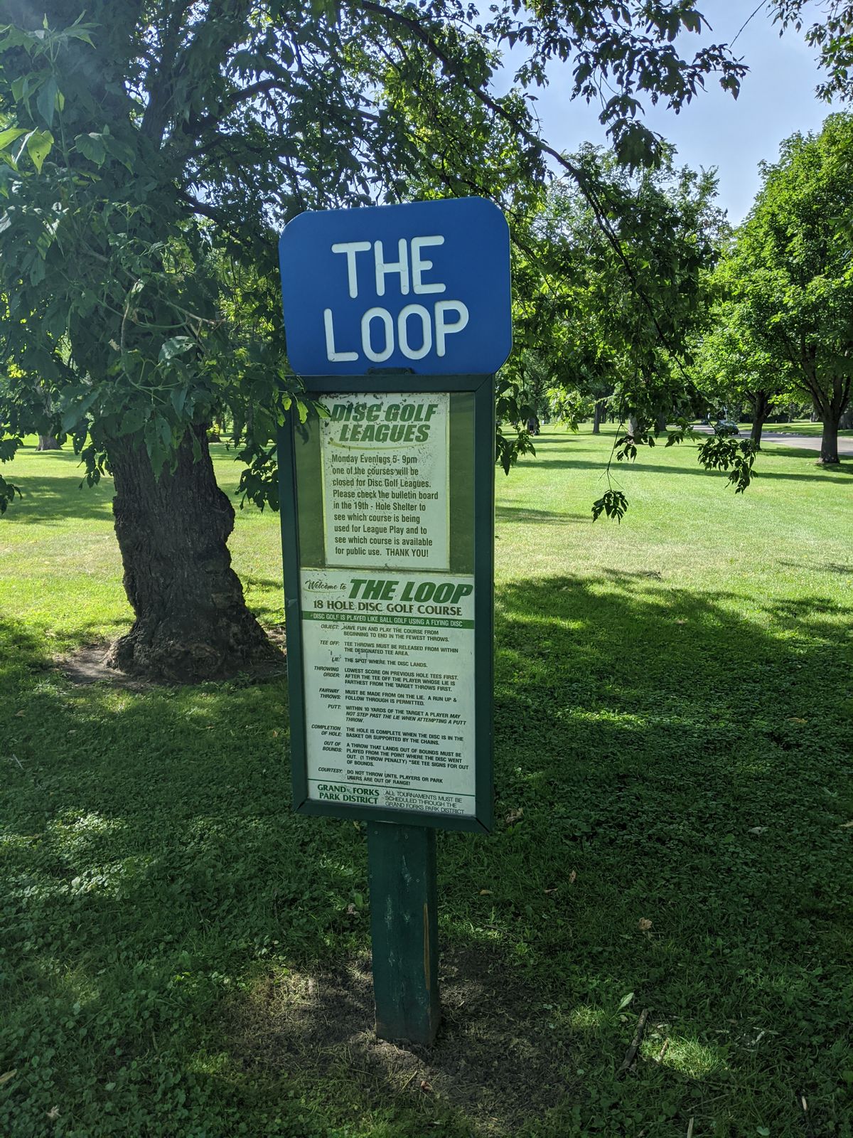 21 holes wrap around Lincoln Park 18 holes. Play Lincoln 18 and it walks off to hole 1 of The Loop.