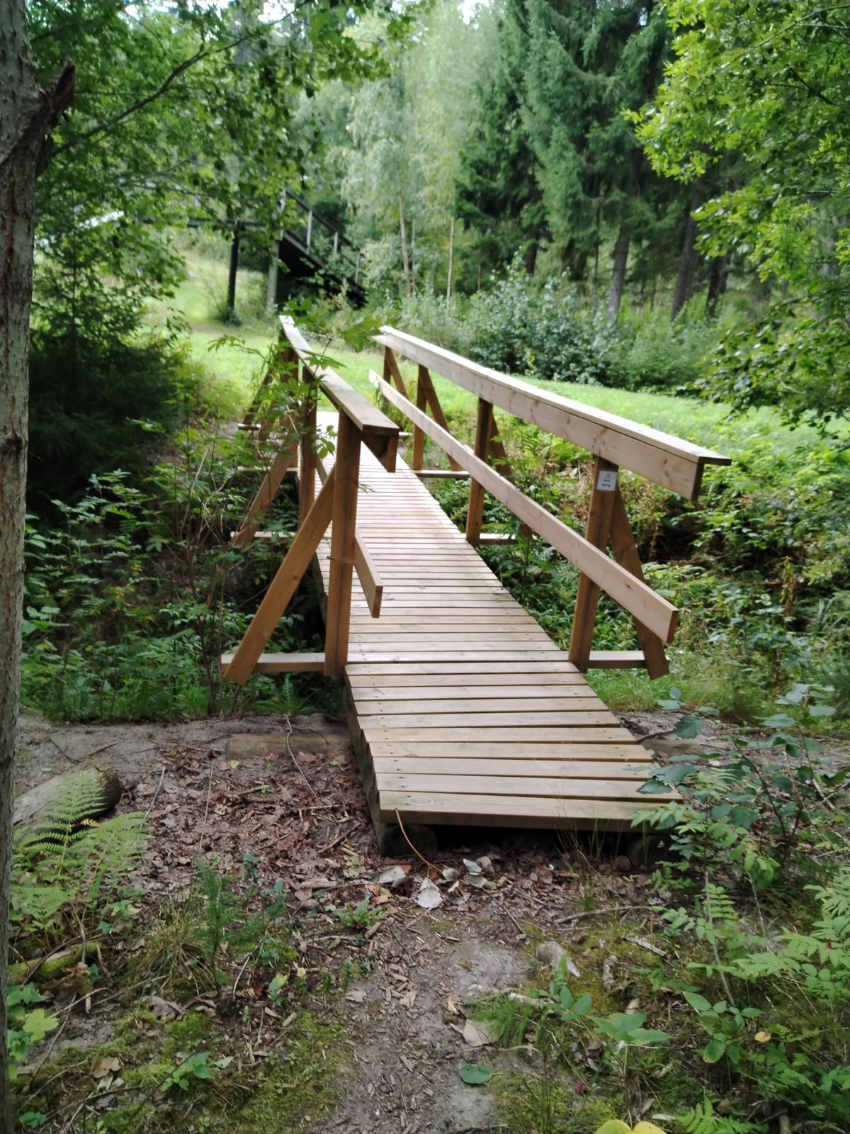 Radat valmiit ja kyltit korjattu