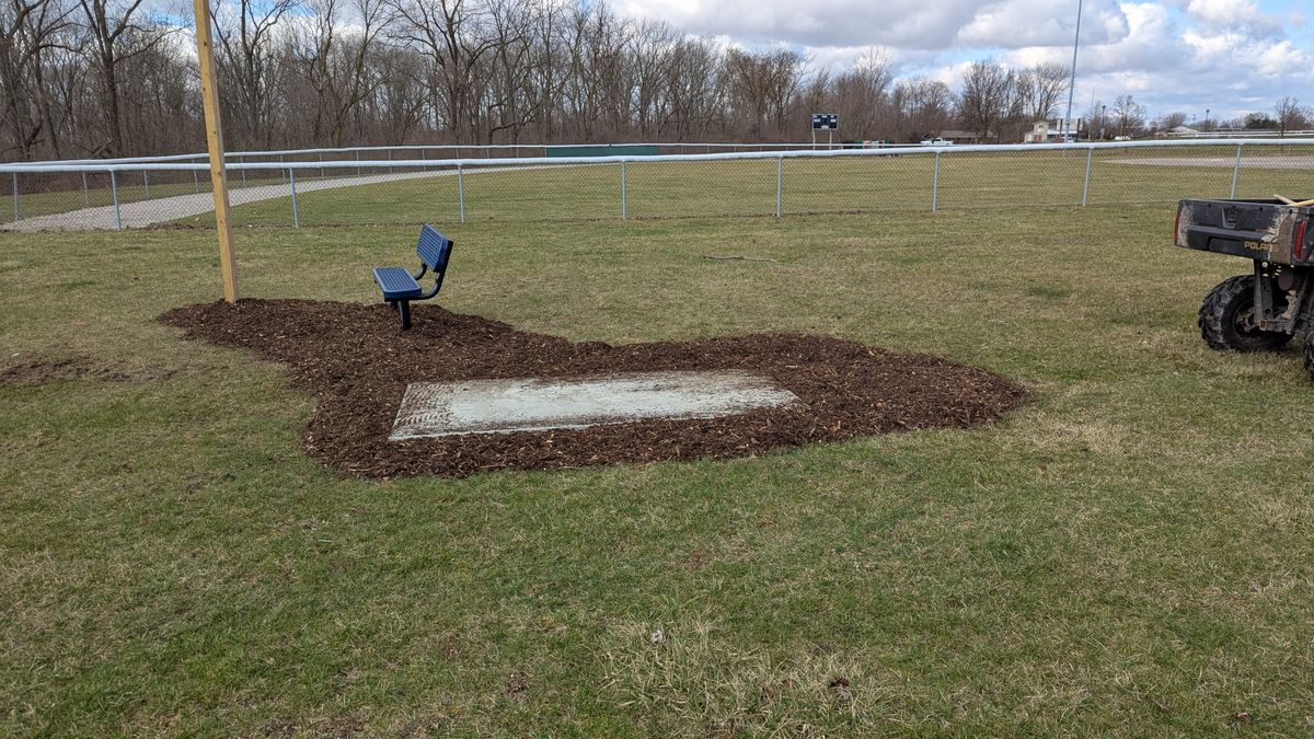 Tee pads are in. Finishing mulch very soon.