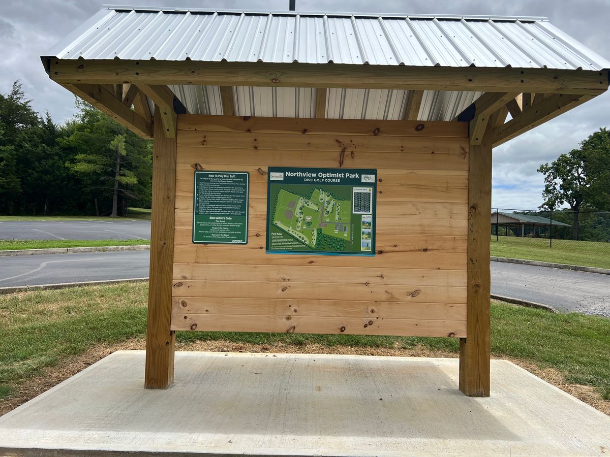 Entrance kiosk with course layout and rules.