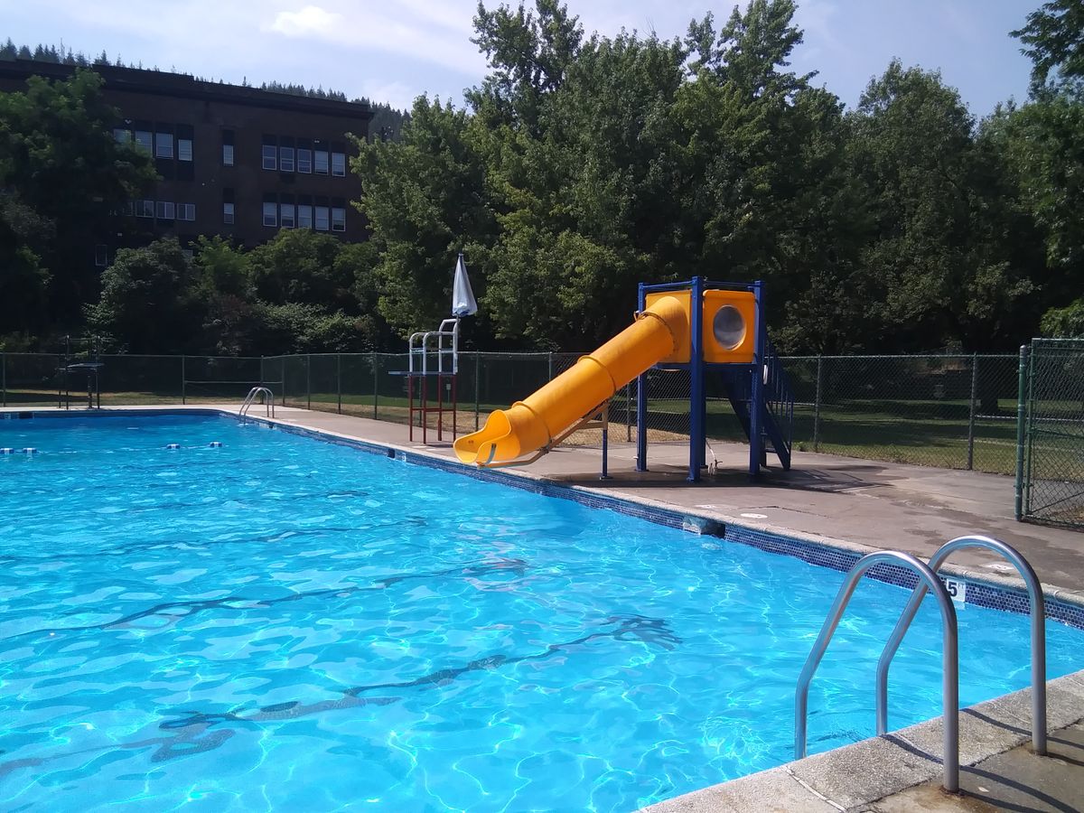The free community pool