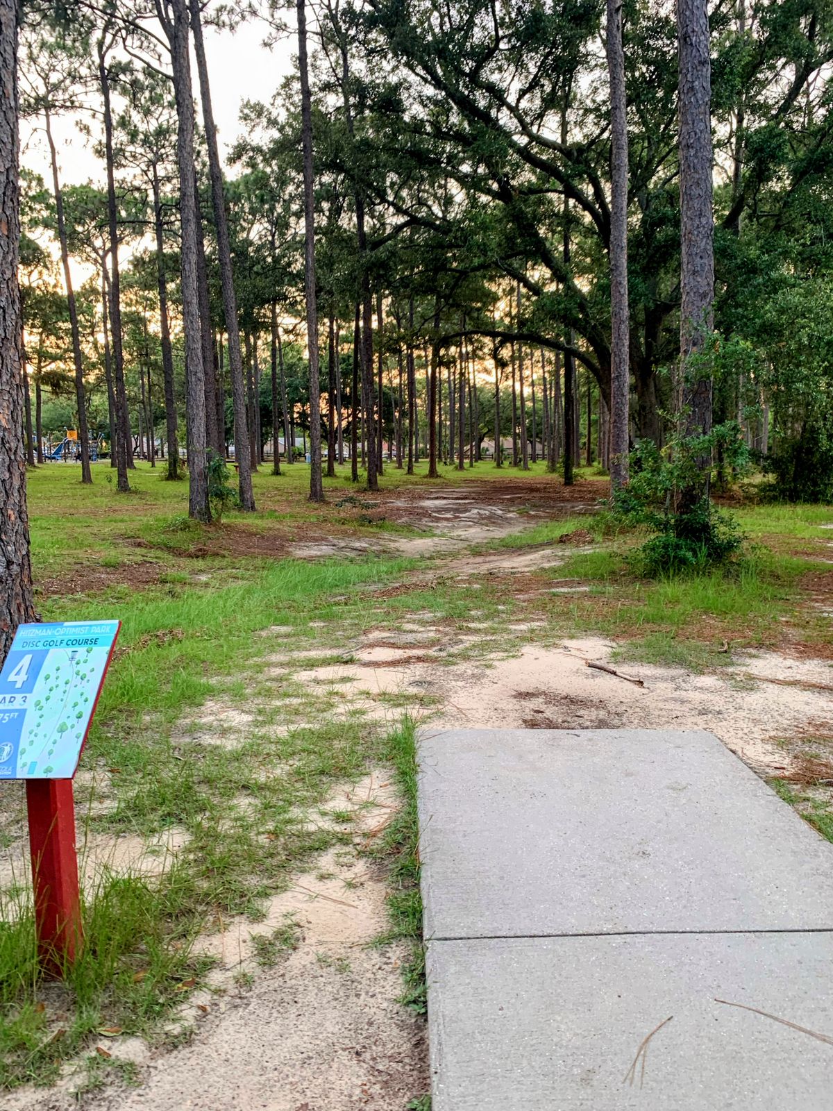 Hole 4, 275ft, par 3