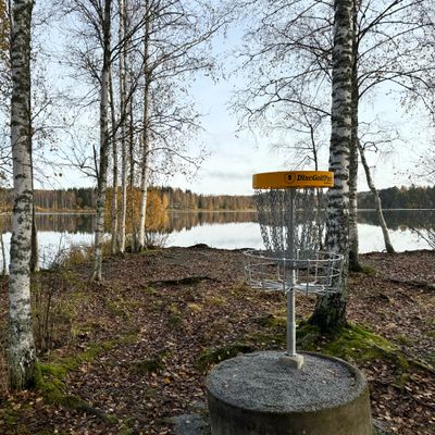 Näkymä väylän 7 (2024 layout) koirilta järvelle