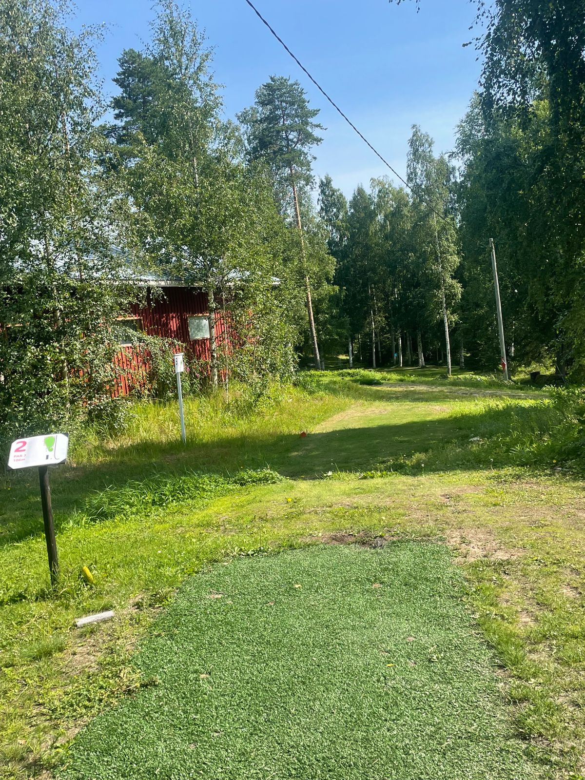 Väylä 2 on saariväylä mikä heitetään pienen ojan yli