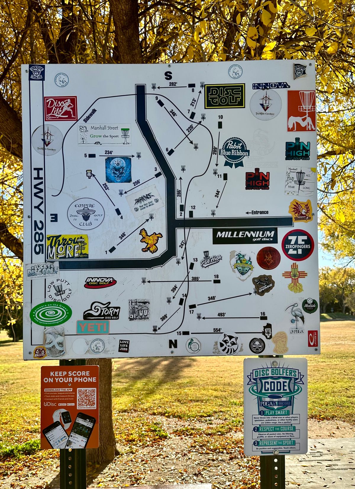 Course map at entrance.