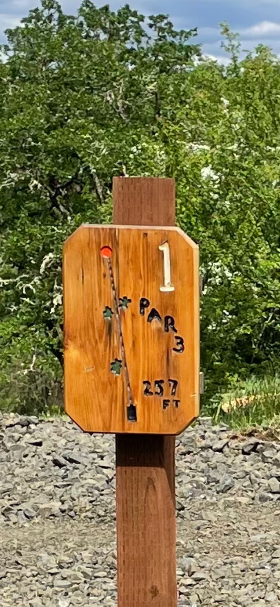 Hole 1 map. Beautiful and simple wooden maps for each hole.