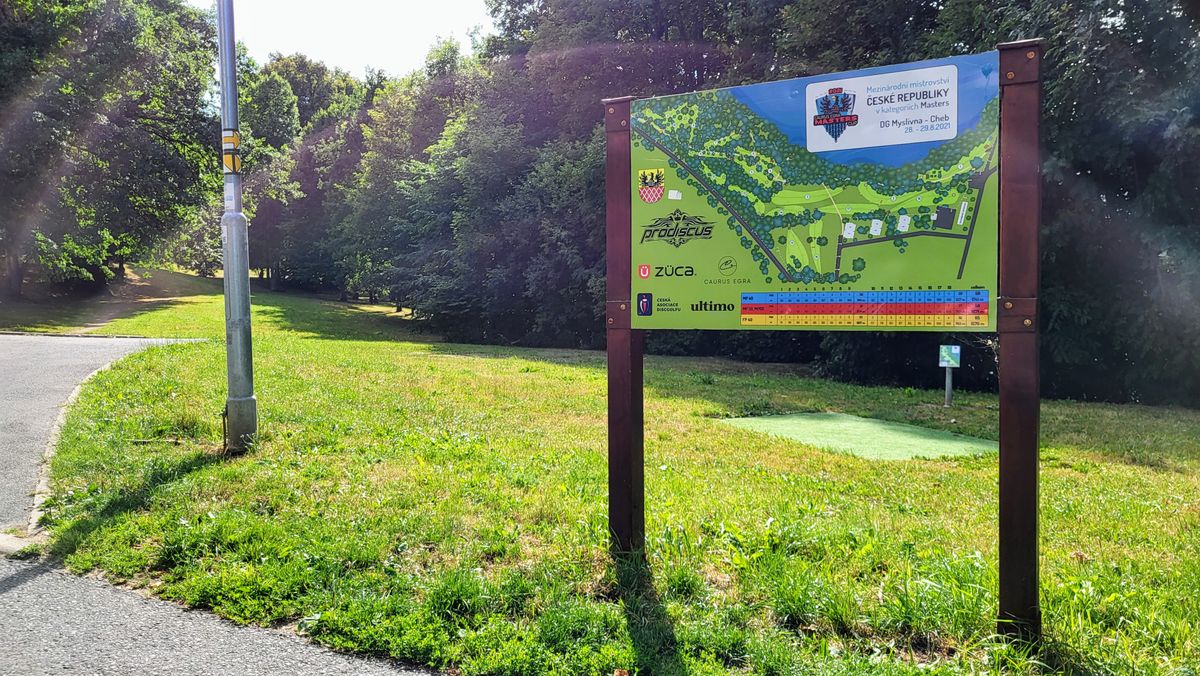Park entrance and hole 1