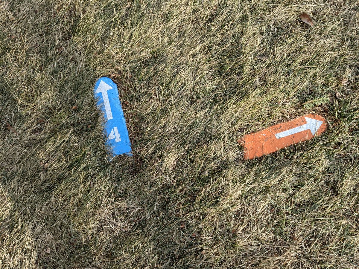 Great markers in the ground for directions to the next tee!