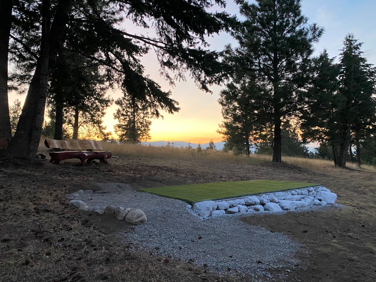 Hole 12 Black (long) tee pad and bench