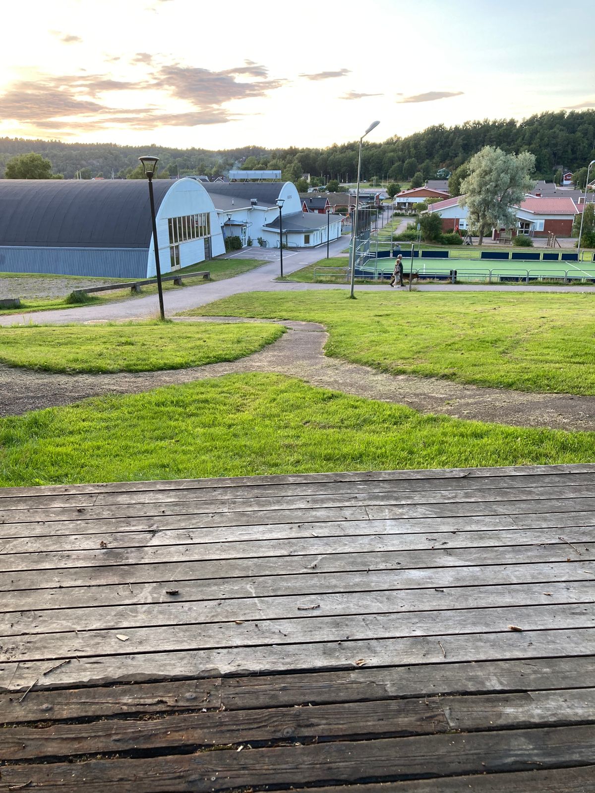 Tee 1