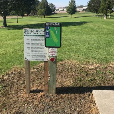 Hole 1 tee