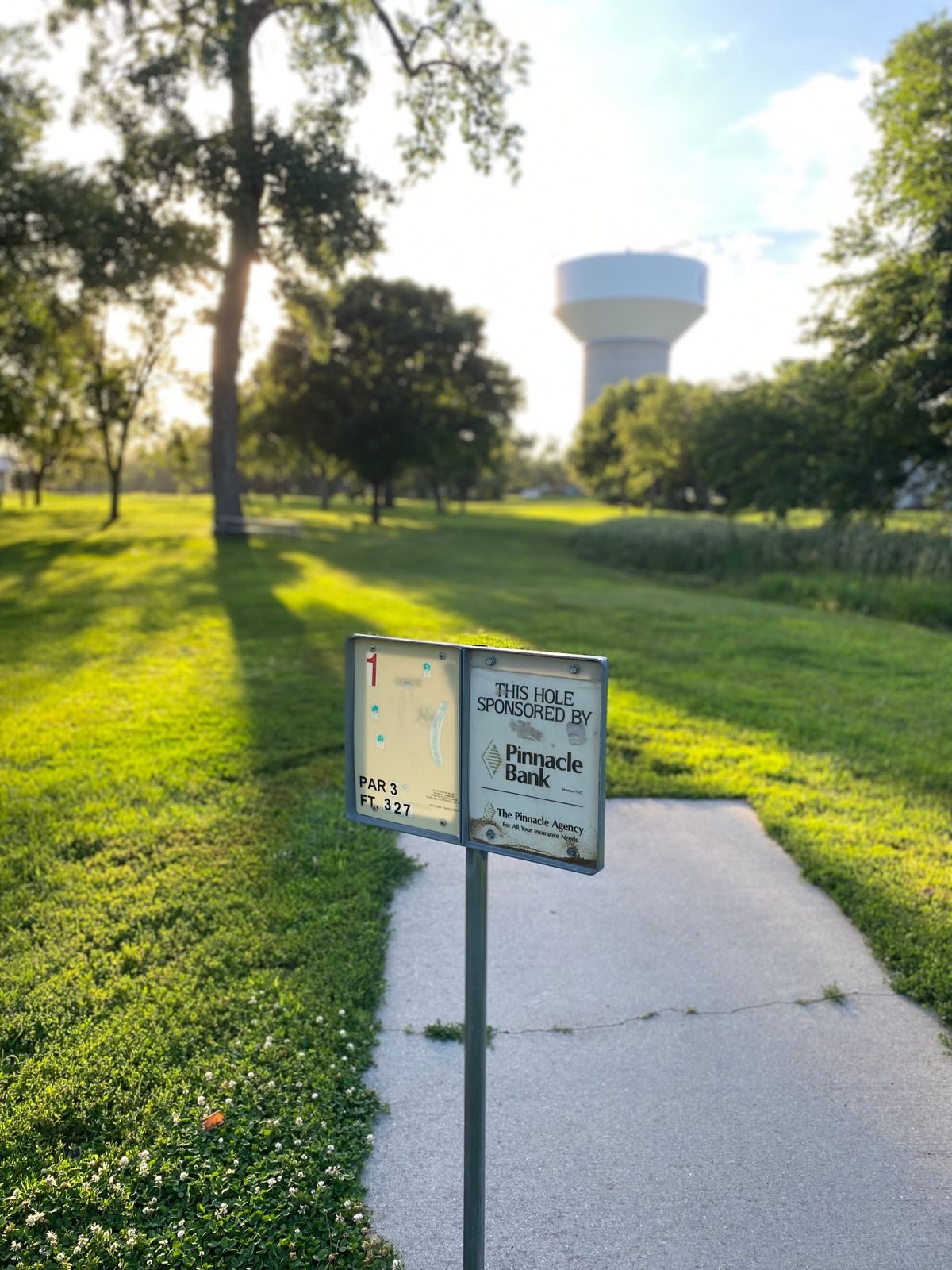Hole 1 Teepad