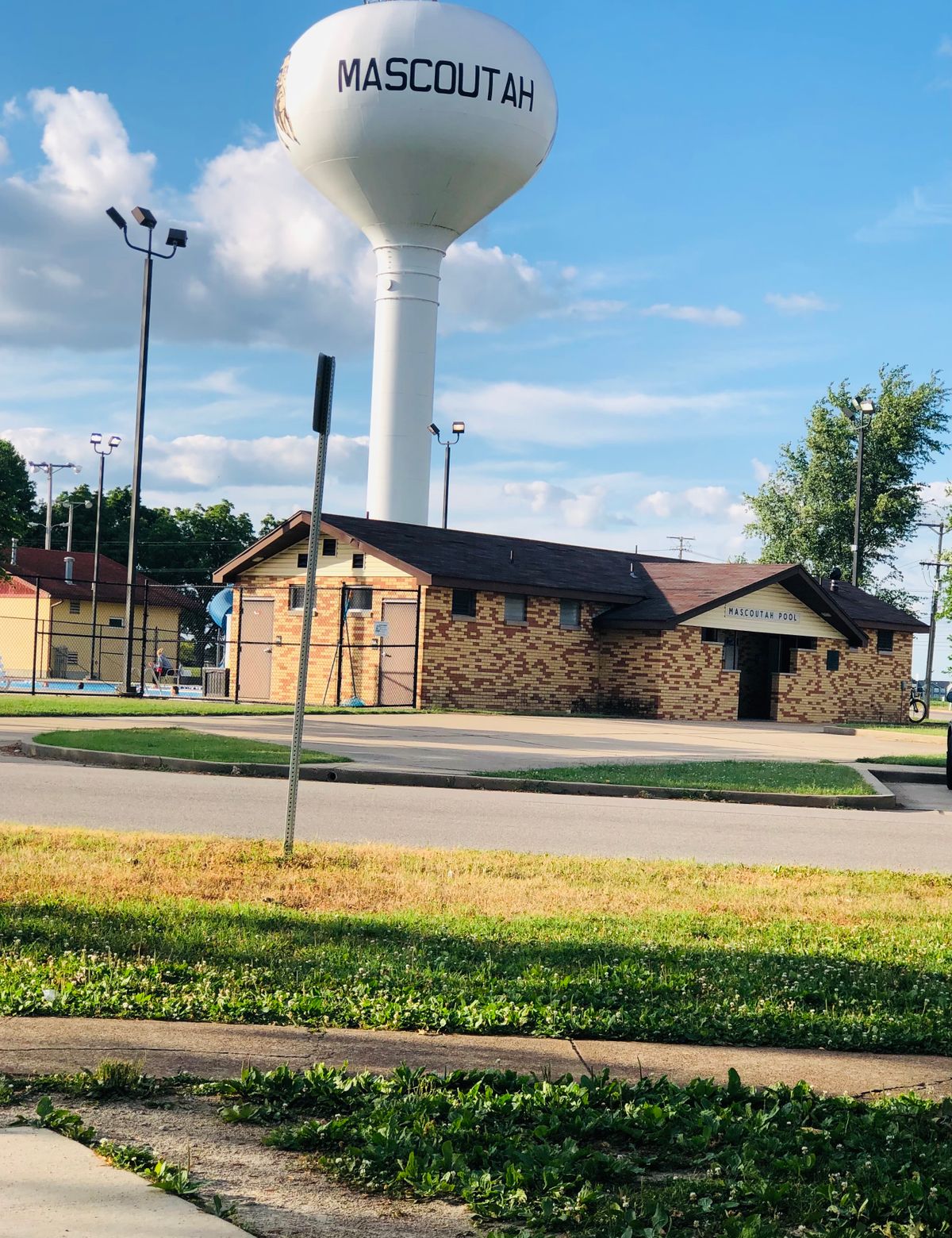 The course plays around the water tower.