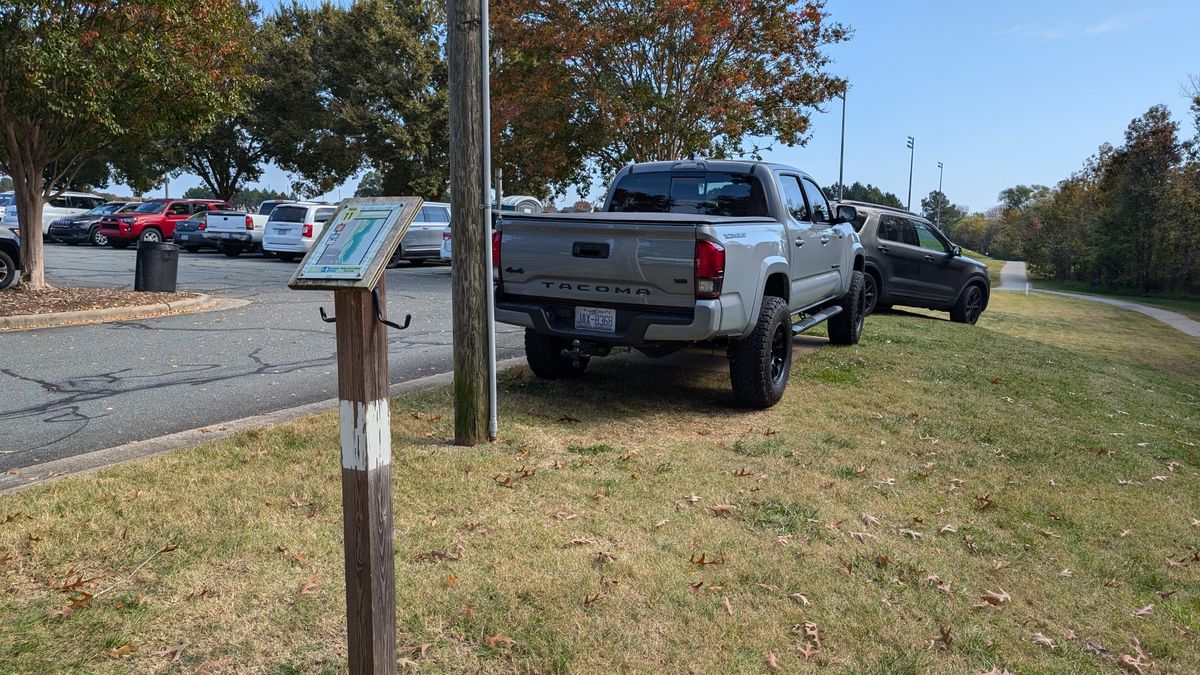 Yes, it's parked on the white tee. And there was one on the blue tee as well.