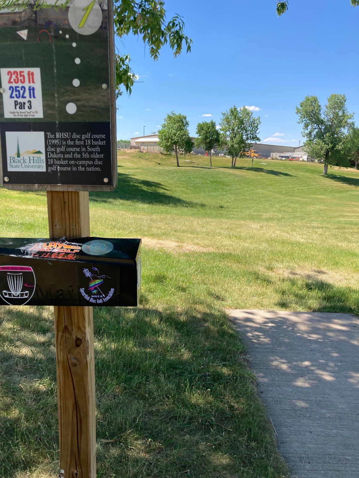 Tee 1