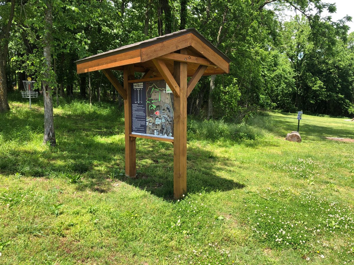Info sign | practice basket | hole #1 box