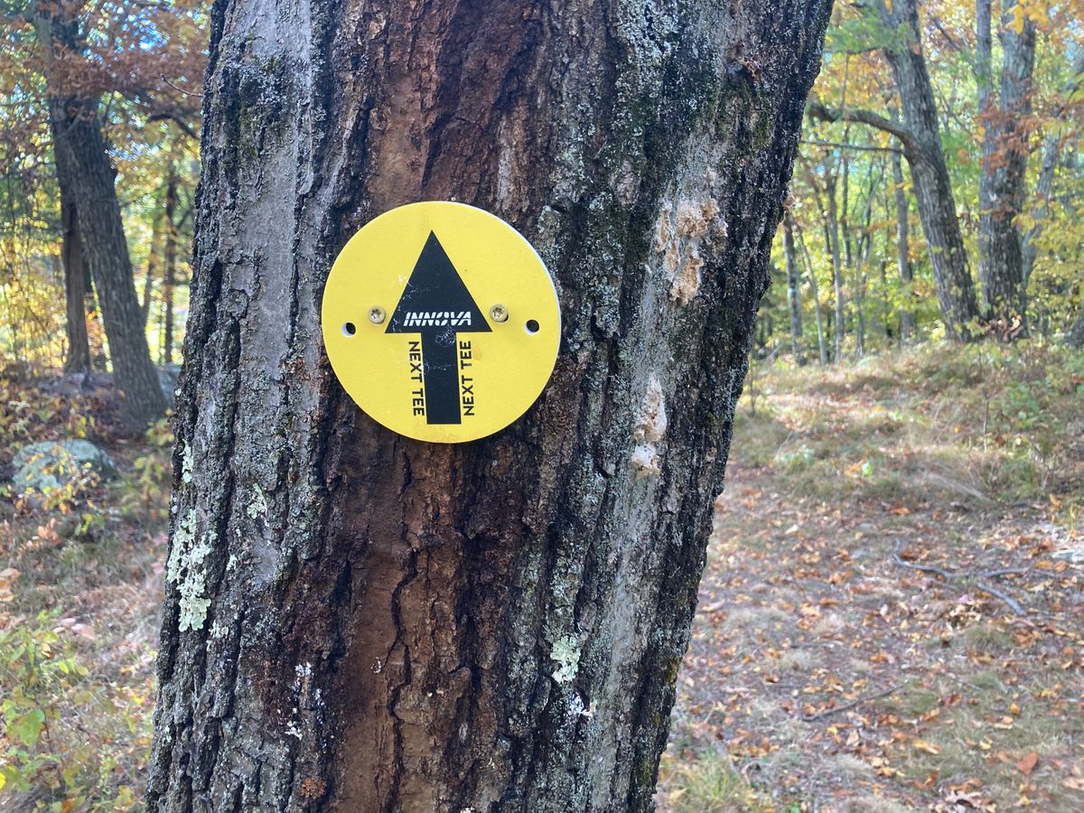 Next tee sign between 8 and 9