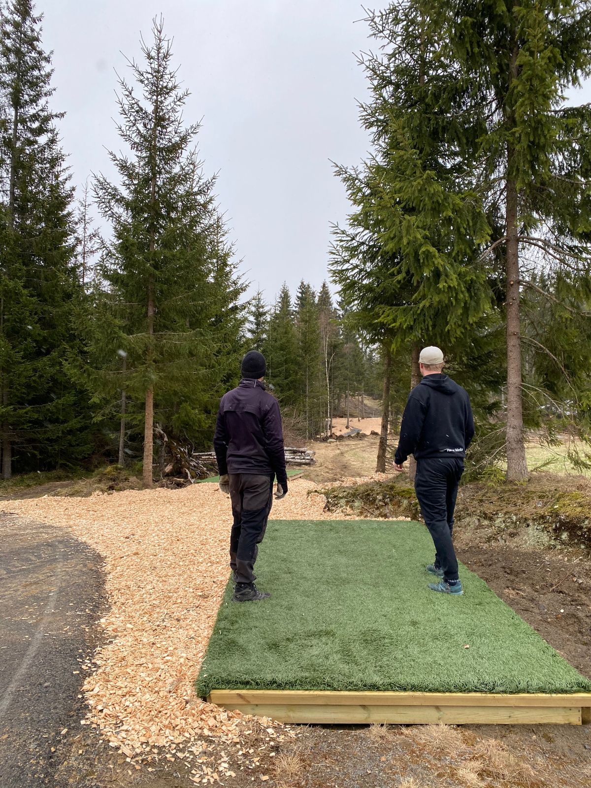 Hvit teepad på plass 