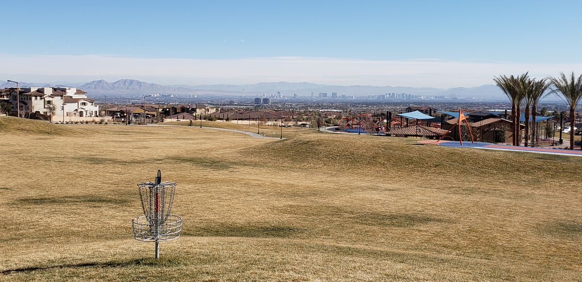 Great little warm up course with a beautiful view of the strip