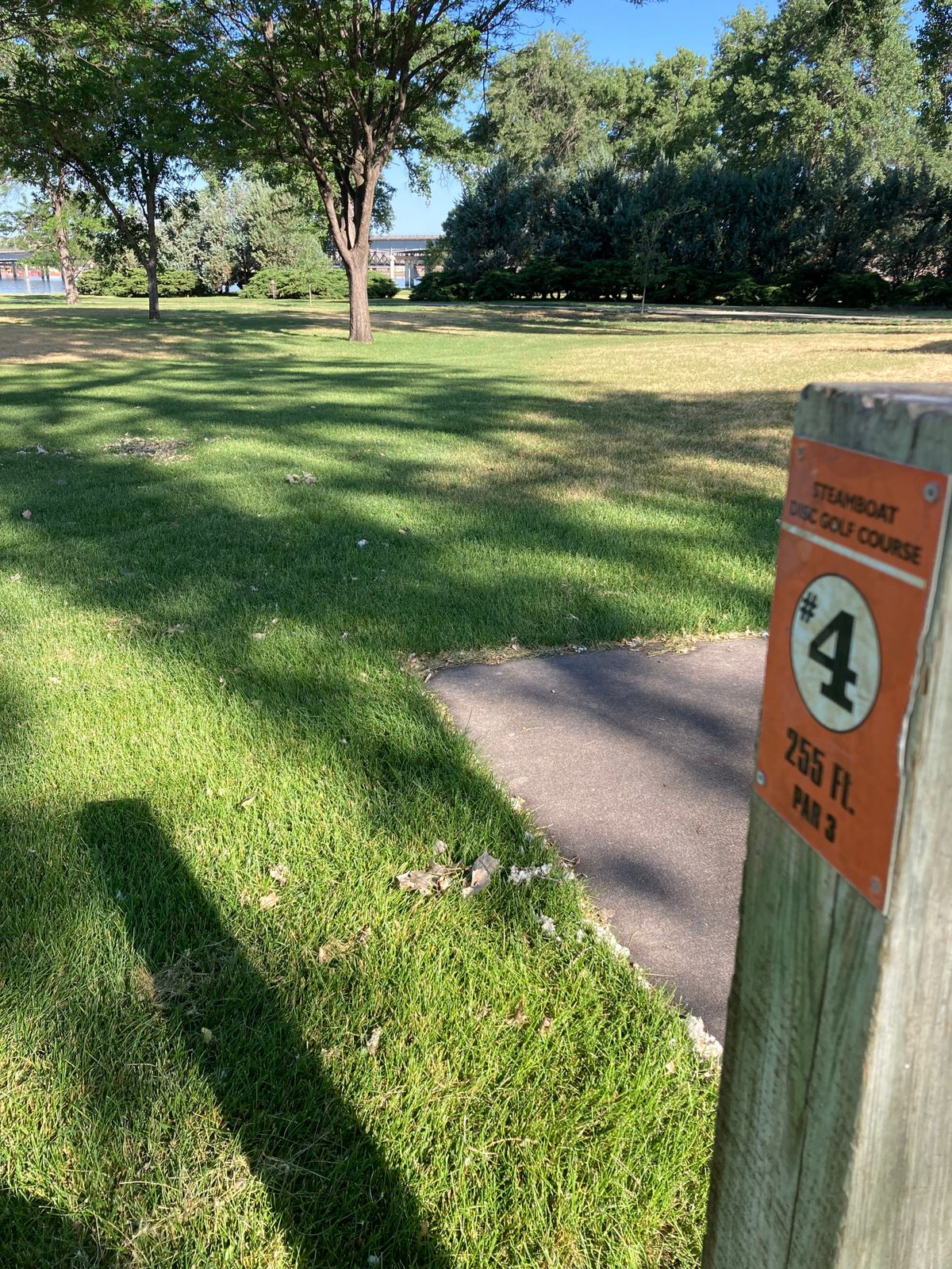 Tee 4