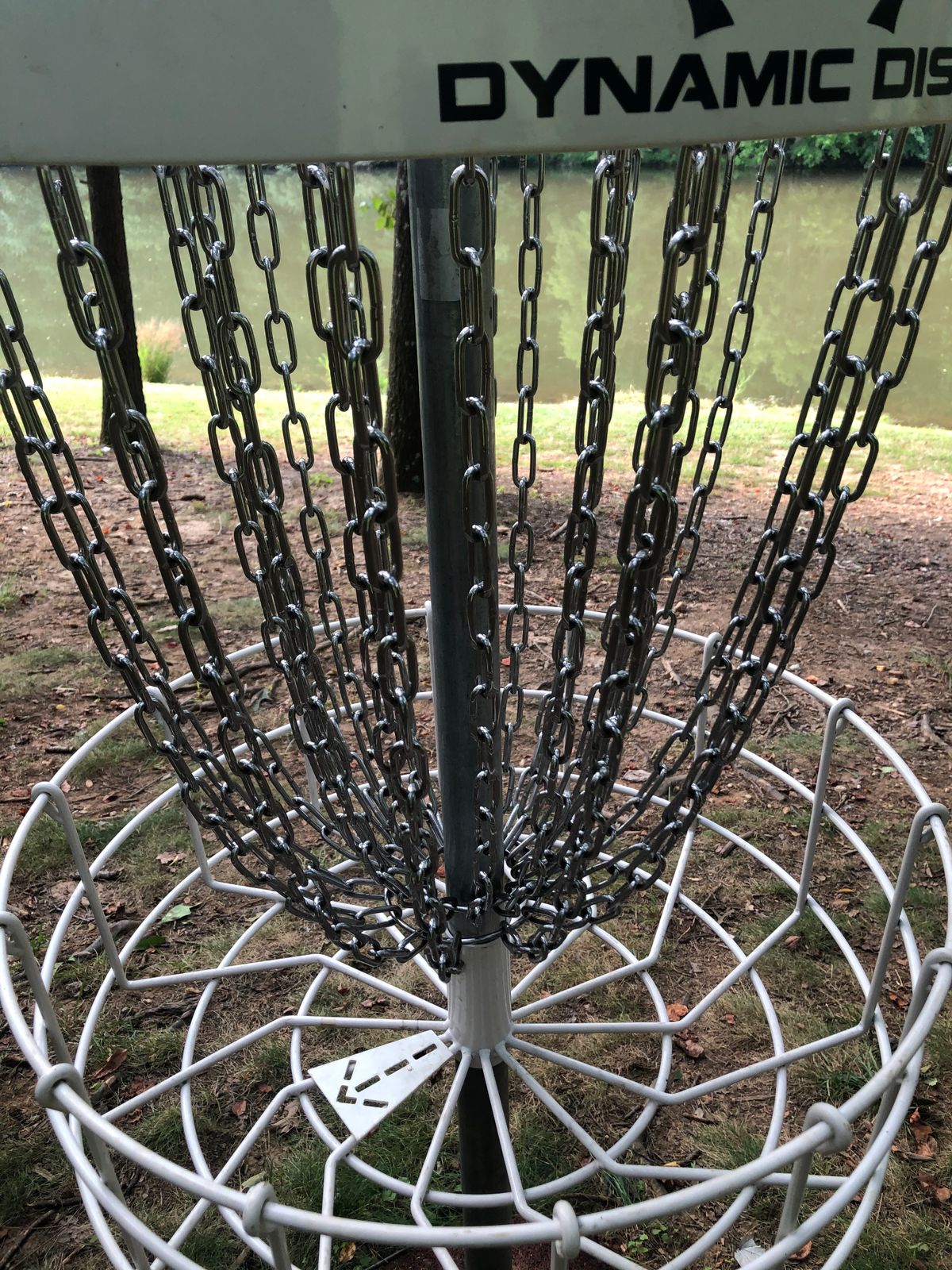 Love the detail of the arrow to the next tee in each basket.