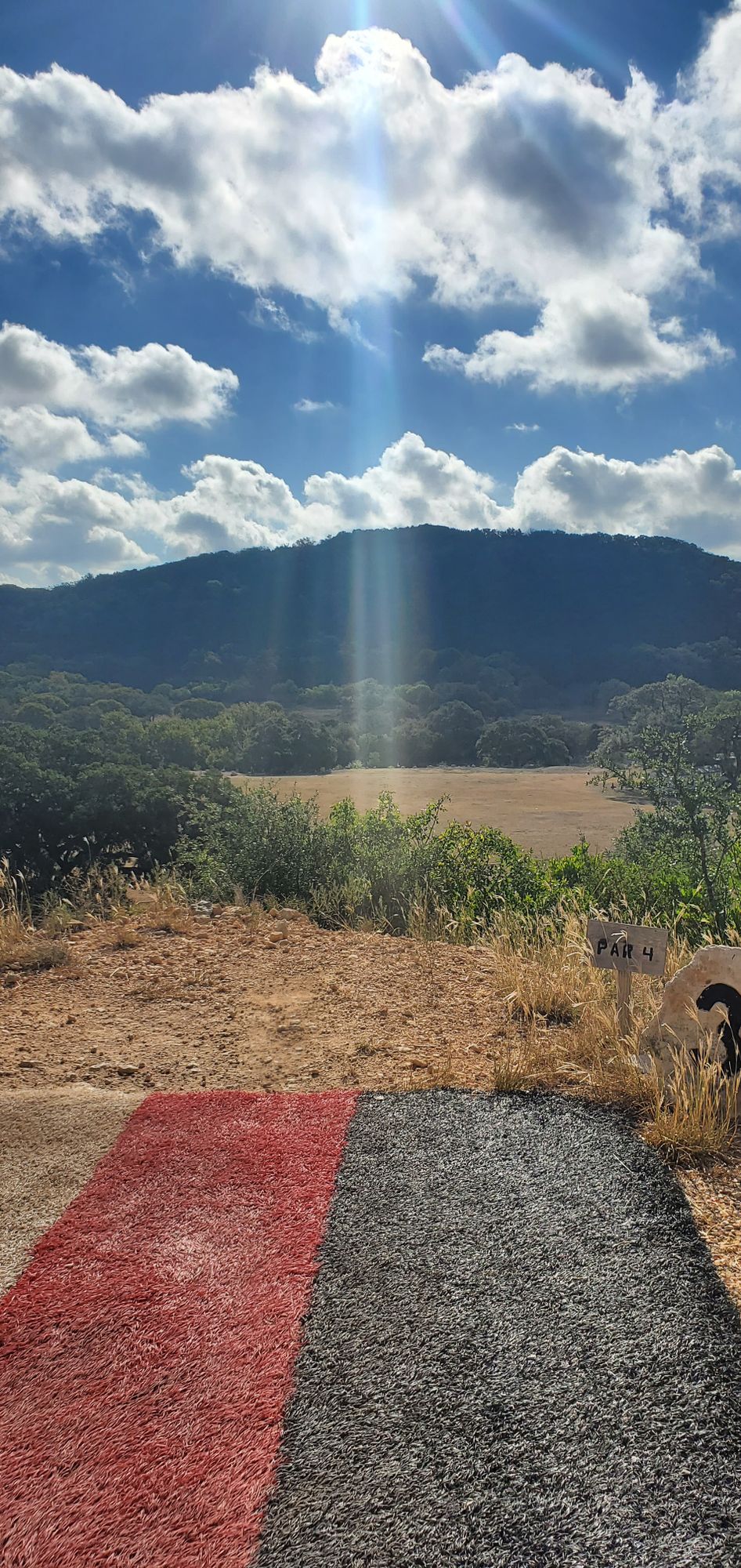 A 915 ft hole. If you zoom in, you can see the basket.