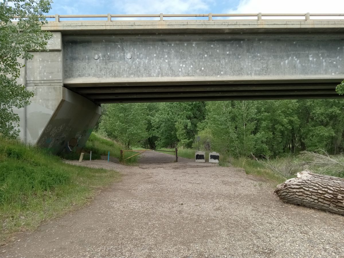 Under the bridge to hole 1