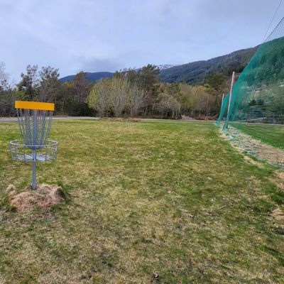 New baskets, short practice putt and approach course.