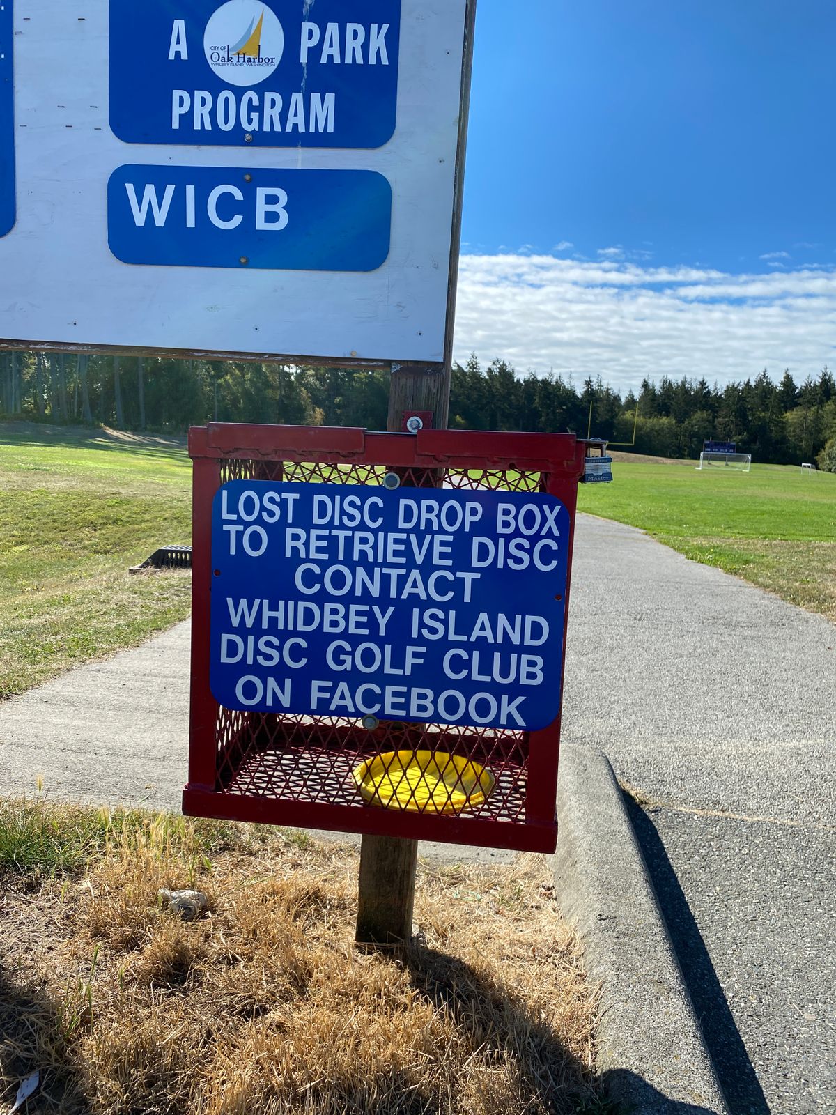 Lost disc drop box at Hole 1.