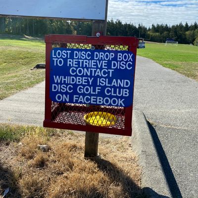Lost disc drop box at Hole 1.