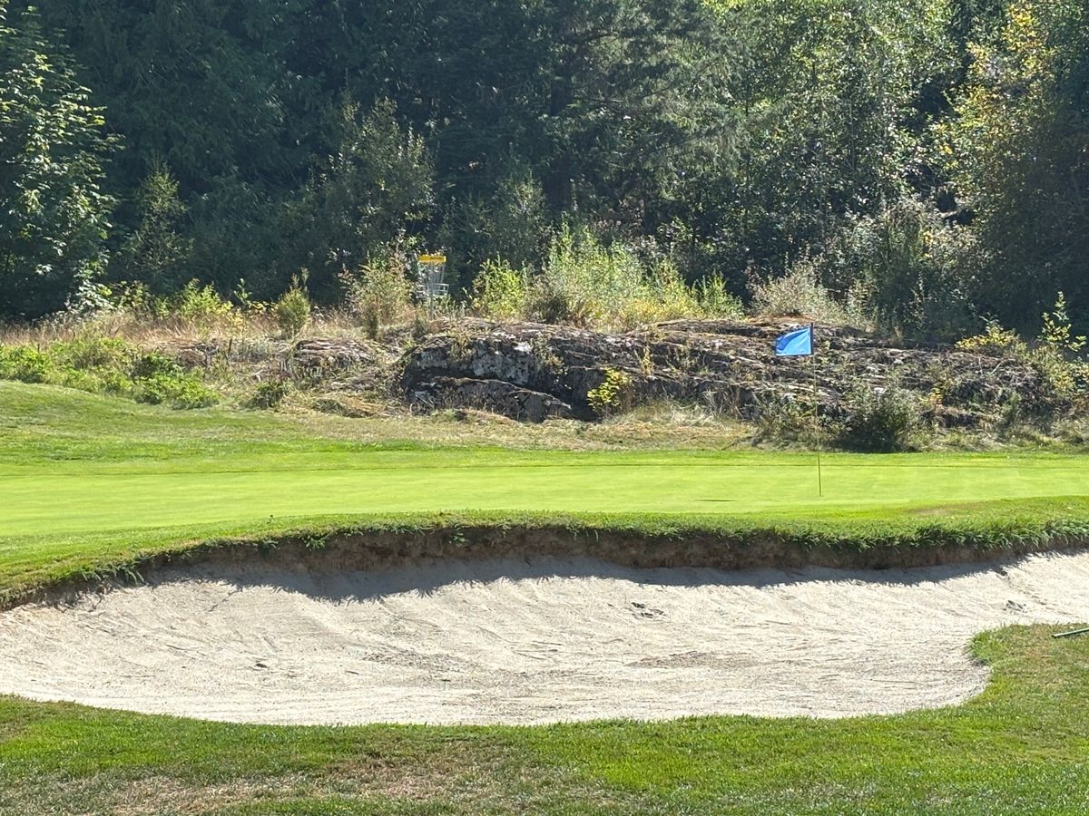 Hole 2 approach