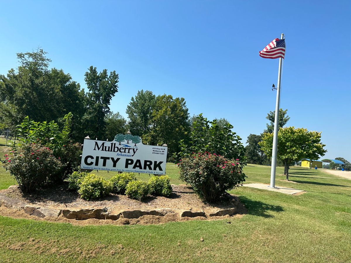 Signage greeting you as you enter the park for the Mulberry Arkansas Disc Golf Course
