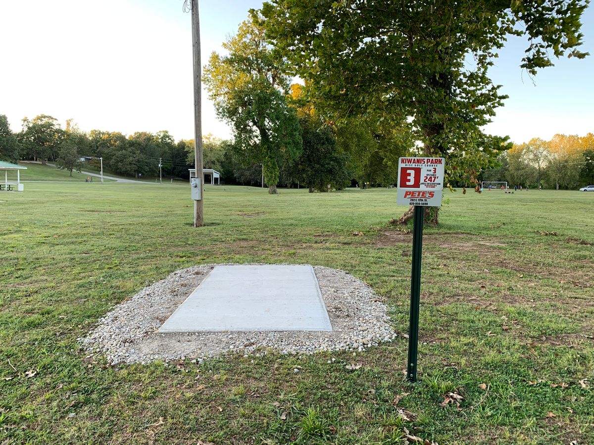 Hole Lion 3, Old Sign