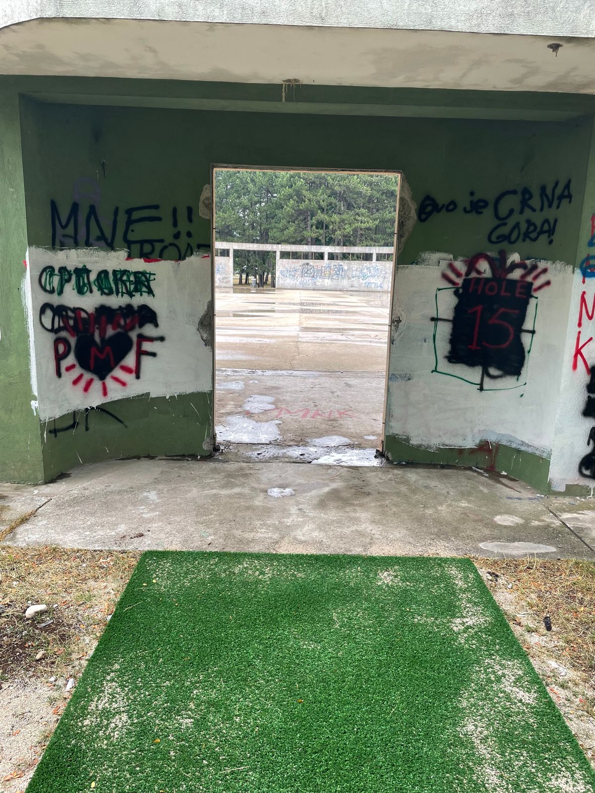 Hole 15 tee