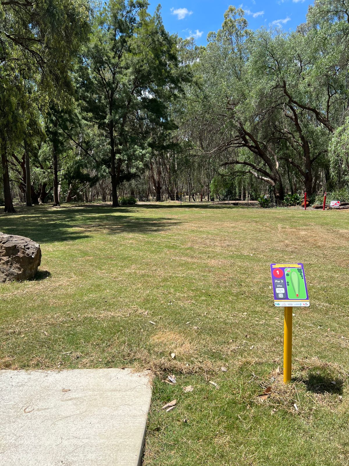 Hole 1s tee