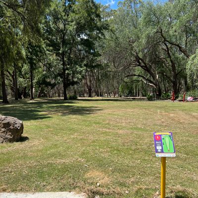 Hole 1s tee