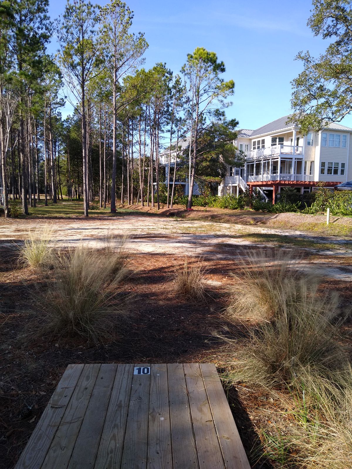 Hole 10 right mando