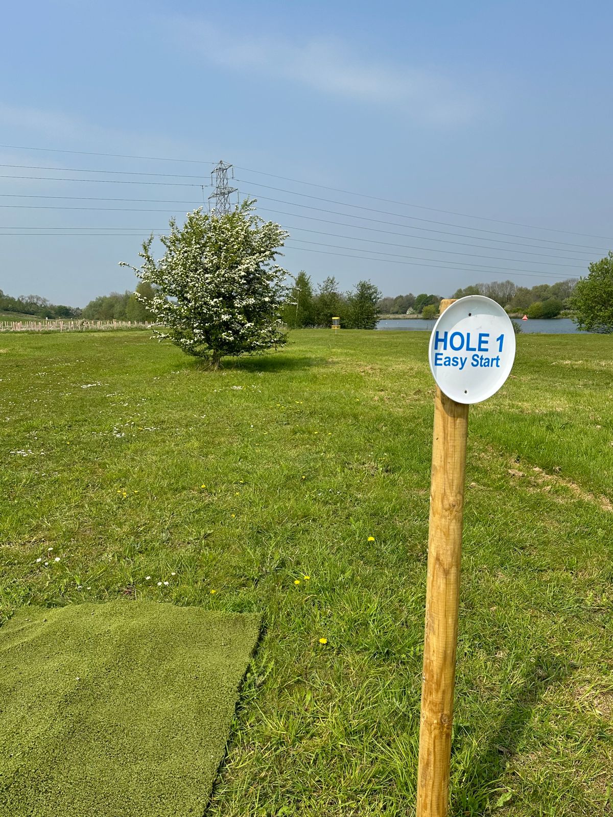 Short course start tee hole 1