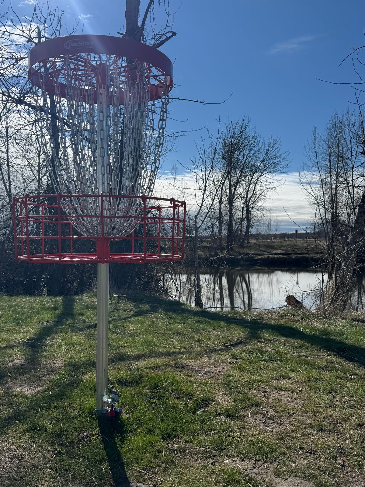 Hole 8 on a sunny Sunday morning!