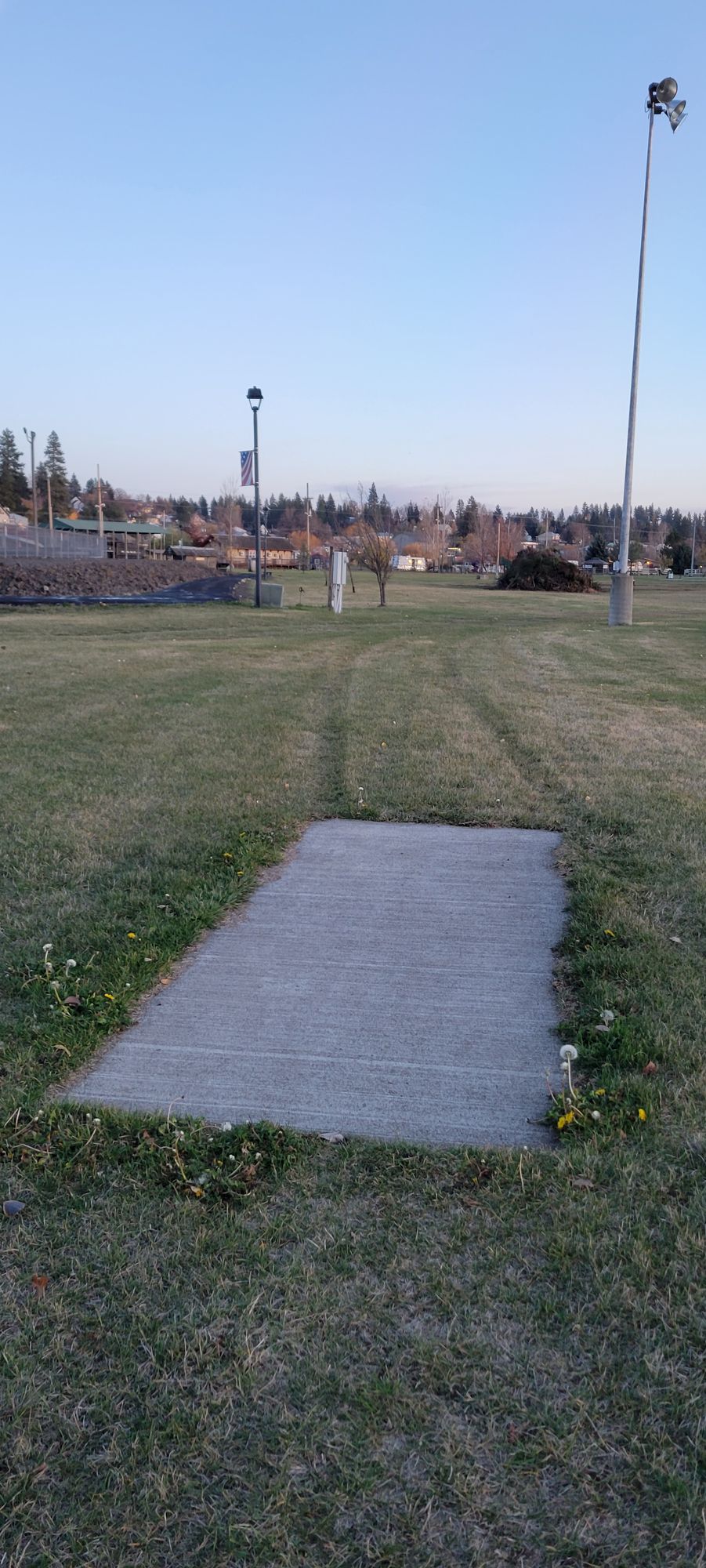 Tee #9      tee sign is backwards