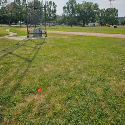 #7 temp tee flag.  Basket is behind that metal cage and there is a Mando on the right side of it.