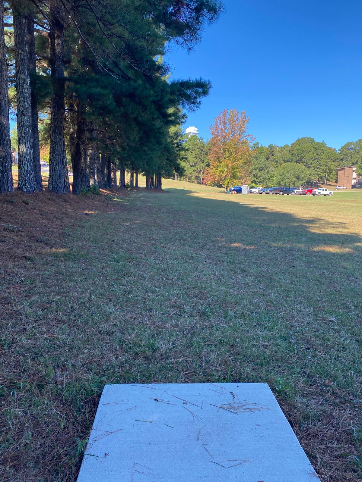 Hole 17 tee pad (red)
