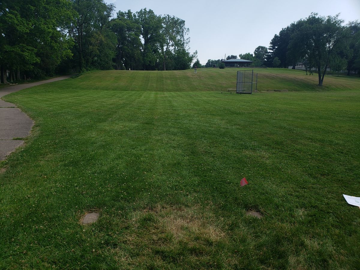 Hole 5 Crestwood park disc golf course