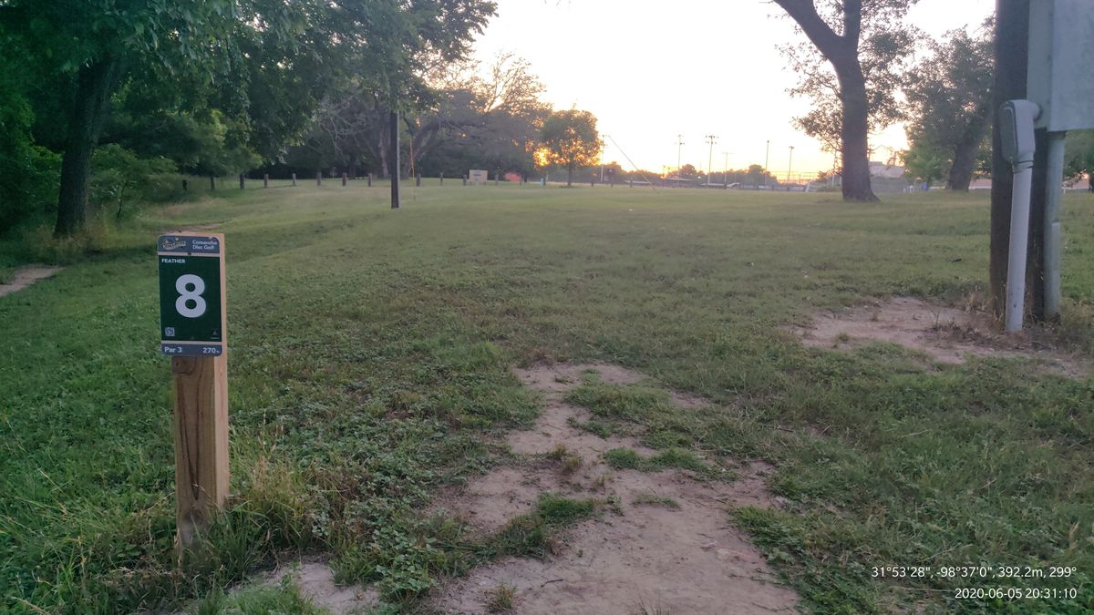 Tee 8