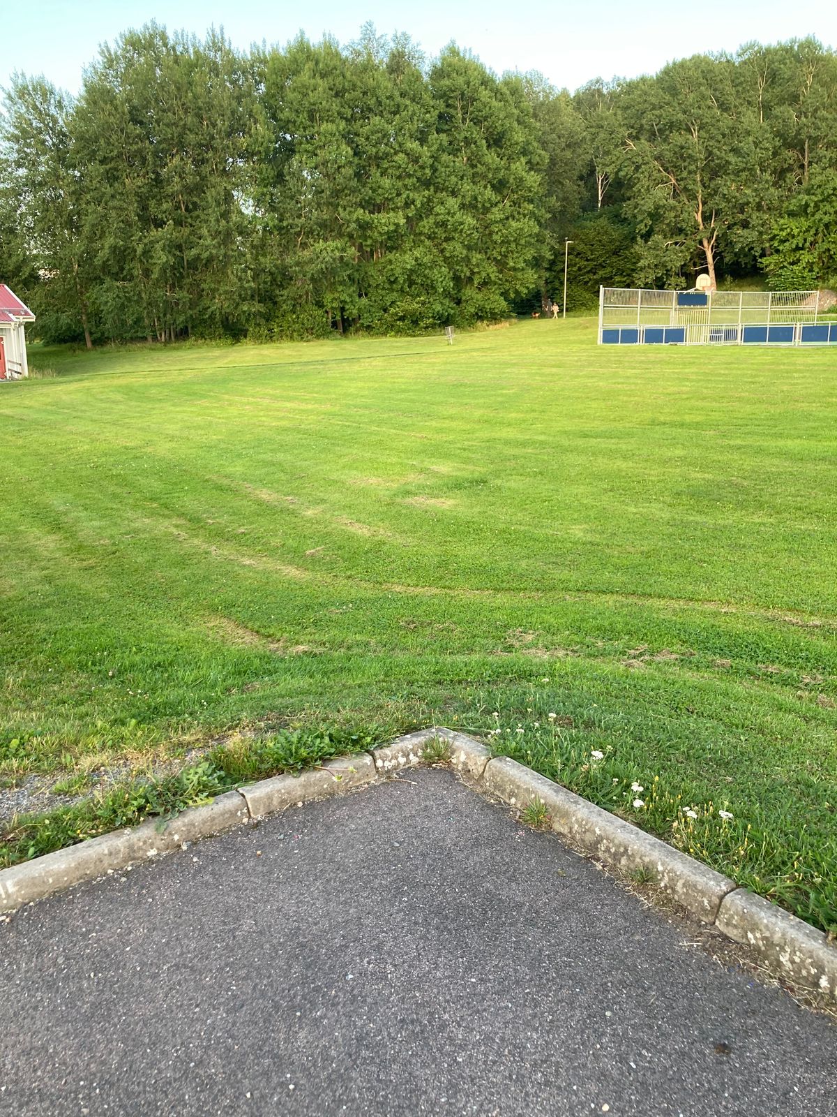Tee 2