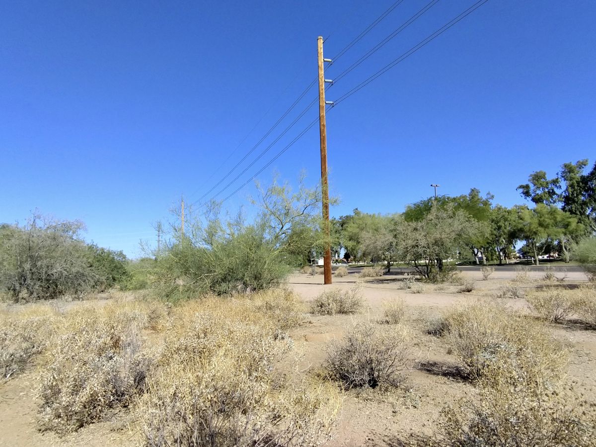 Hole 4 is located directly to the left of the flagpole.