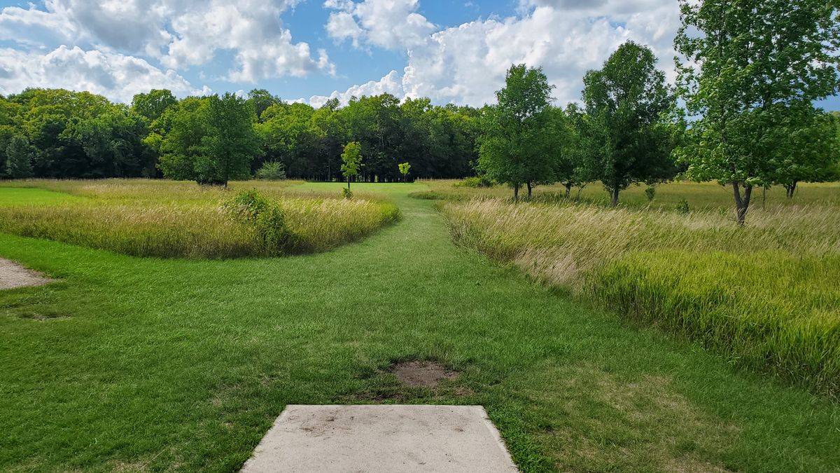 14. Par 4. 532 ft.